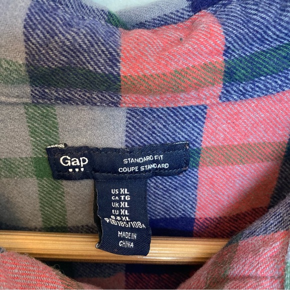 Men’s XL Red and Blue Plaid Gap Flannel Button Down - Picture 4 of 4